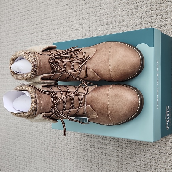 New Cliffs Ankle Booties - Picture 2 of 5